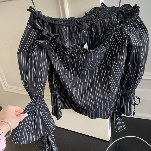 Intermix off the shoulder top - Picture 1 of 3